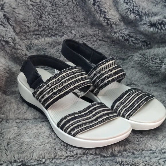 Clark's Cloudstepper Arla Women's Sandals Sz 8 - Picture 1 of 5